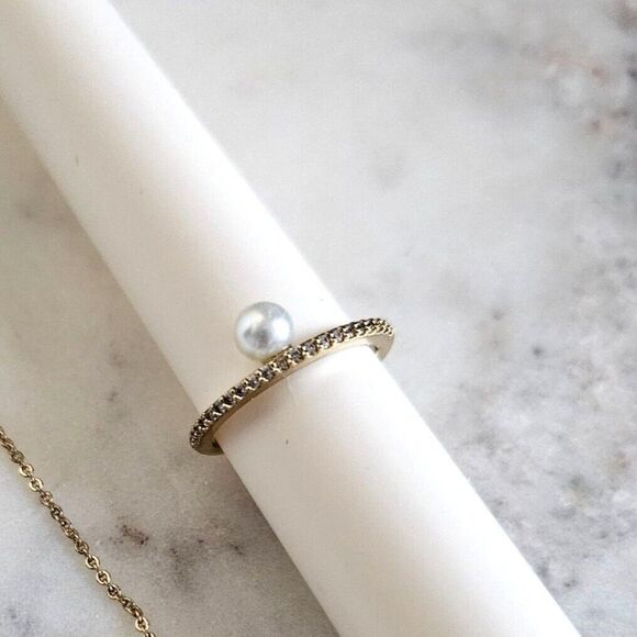 Gold-Tone Ring with Simulated Pearl with Floating Design - Picture 1 of 5